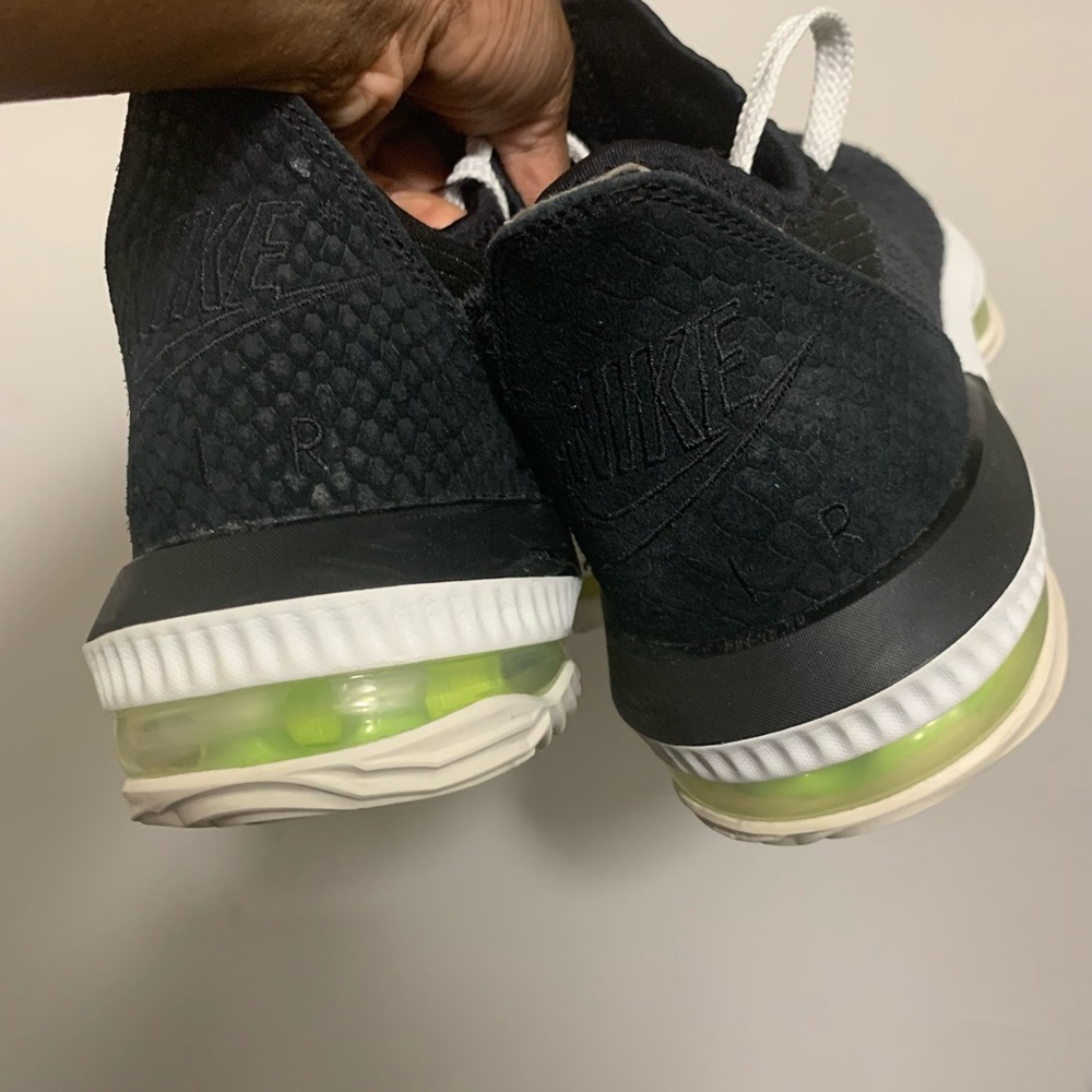 SOLD SOLD SOLD Lebron 16 low Black Python - Picture 8 of 9